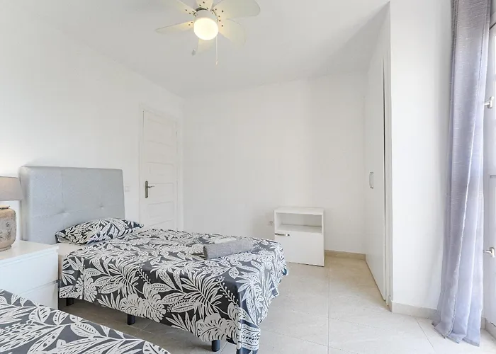 아파트 Duplex In Complex Andorra 아로나